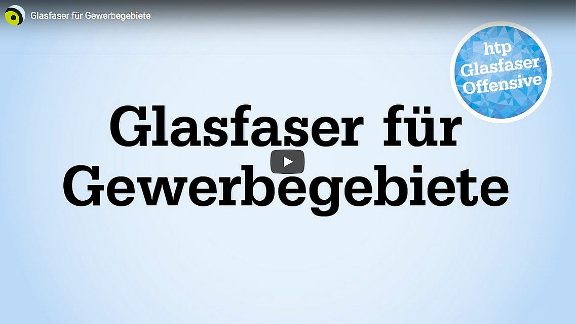 Hellblauer Hintergrund mit dunkler Schrift "Glasfaser für Gewerbegebiete"